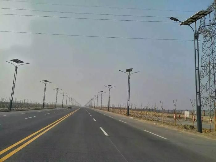 新疆阿拉爾市開發區大功率太陽能路燈竣工驗收